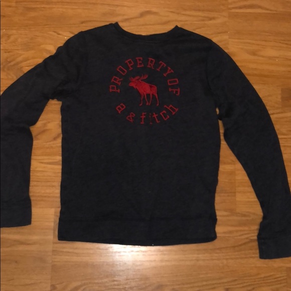 A sweater - Picture 1 of 1